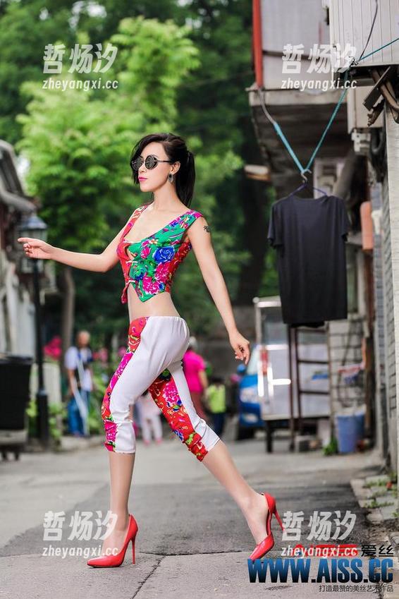 AISS爱丝(黄金版) - 小小亚美依，展现无圣光的日常套图奇观
