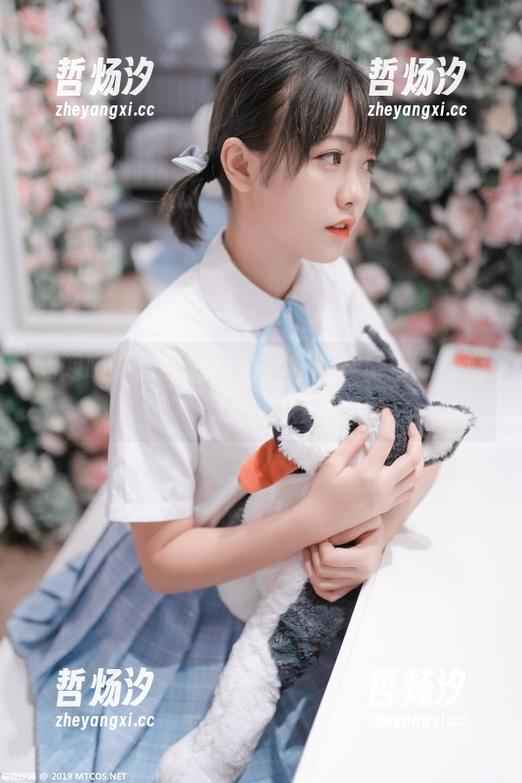 翻阅喵糖映画的图包，红蓝礼服带你畅游无边想象！