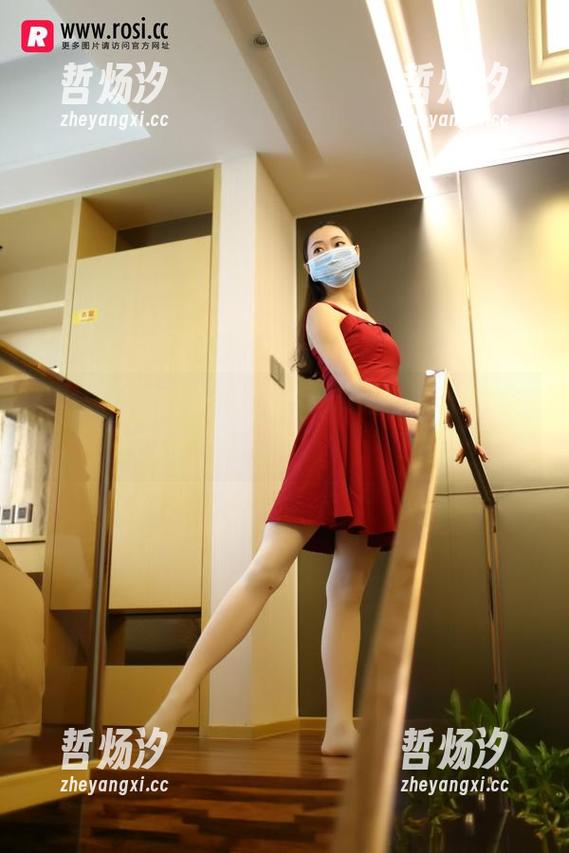 ROSI口罩 网络上流行的ROSI空姐制服套,是机场还是片场?