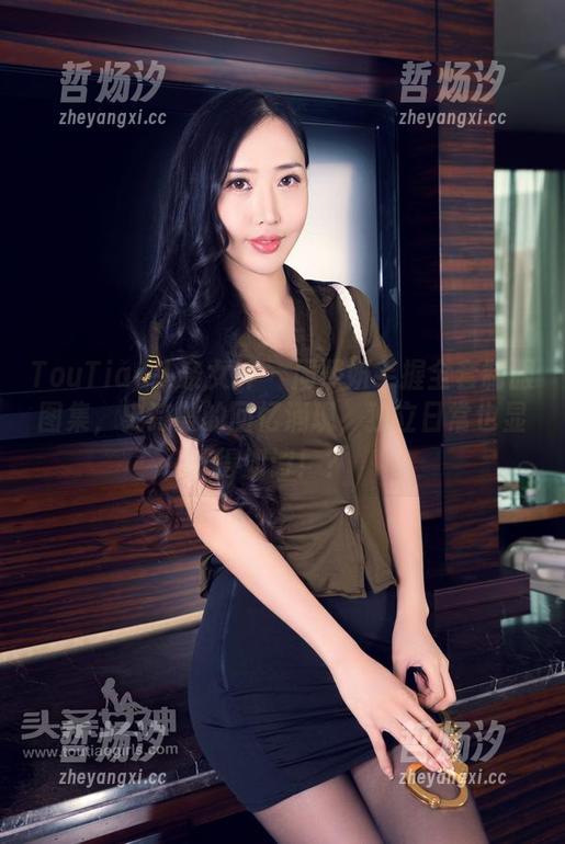 TouTiao头条女神-周熙妍 TouTiao头条女神 - 周熙妍手握全套制服图集,史诗般的回忆涌现,独立日常也显得如诗!?