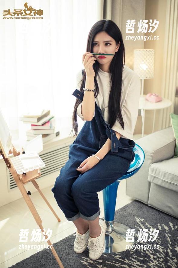 TouTiao头条女神-王一涵 TouTiao头条女神 - 看王一涵的校服HD,图片中总有种藏在书本后的叛逆感