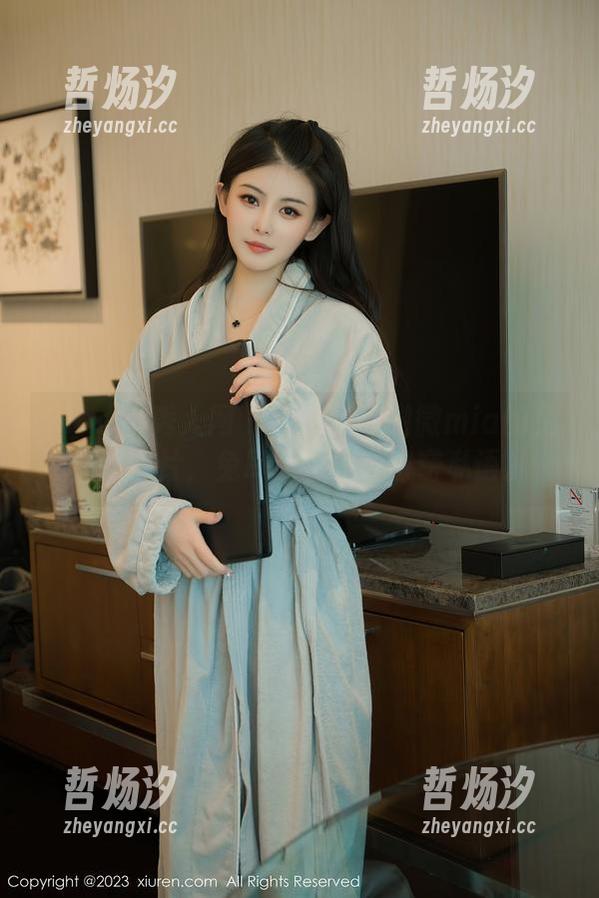 Xiuren秀人网-徐微微mia Xiuren秀人网 - 看这张徐微微mia的兔女郎图片,兔耳朵也许在窃窃私语。
