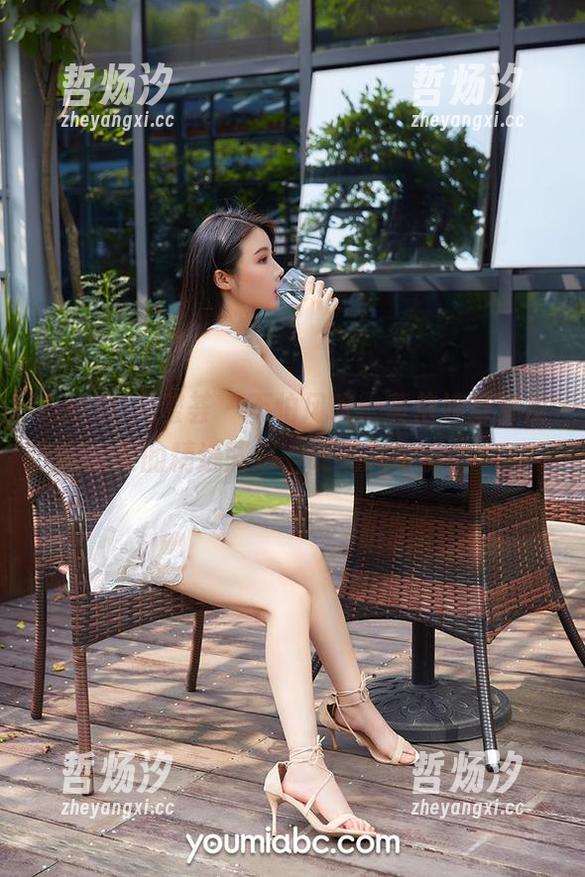 YouMi尤蜜荟 - 不怕风吹，黄依婷身穿皮衣的精选图包，硬气又吸引！