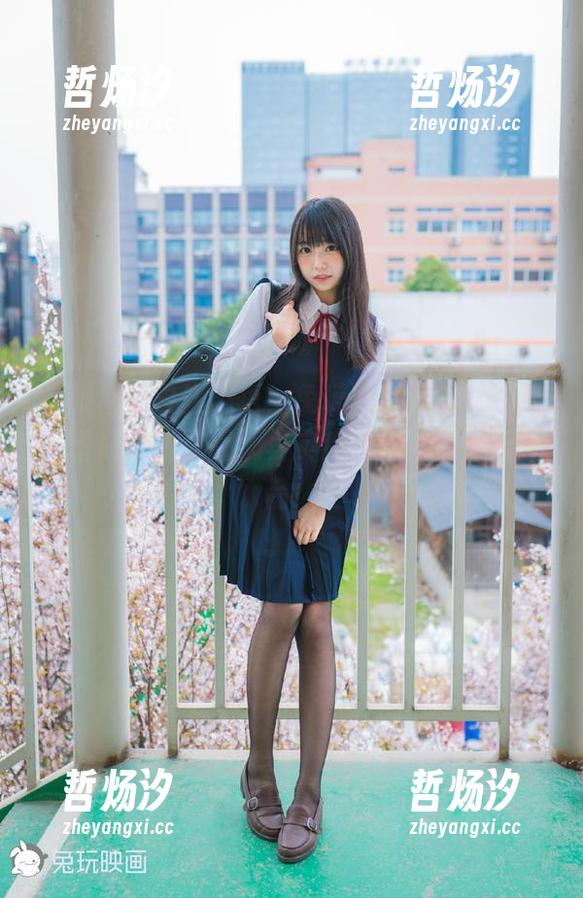 兔玩映画 制服裙配白丝,唔,兔玩映画竟然把我给重塑成了美少女,其实我是想高清下载正品!