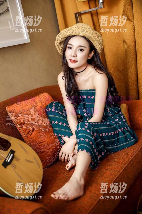 头条女神-娜露 头条女神 - 又一个娜露作品,美图网袜不仅好看,还能下载哦~