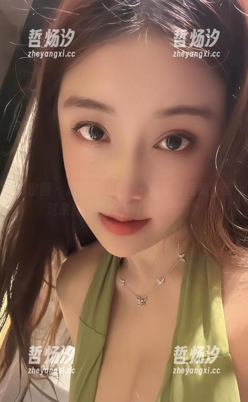 奶雯 微密圈 - 奶雯的教室:一张写真图集,翻过来竟然是我小时候的梦想?