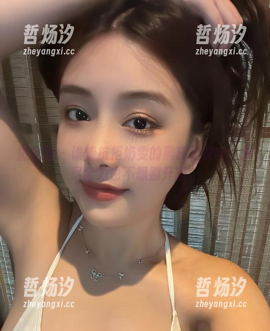 微密圈 - 谁能抗拒奶雯的黑皮裙定制？拼尽全力也不想别开眼。