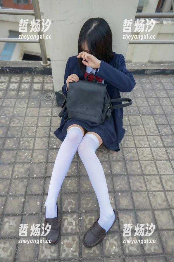 少女秩序 - 小满的日常作品里，似乎每一帧都在撩拨着我的好奇心。