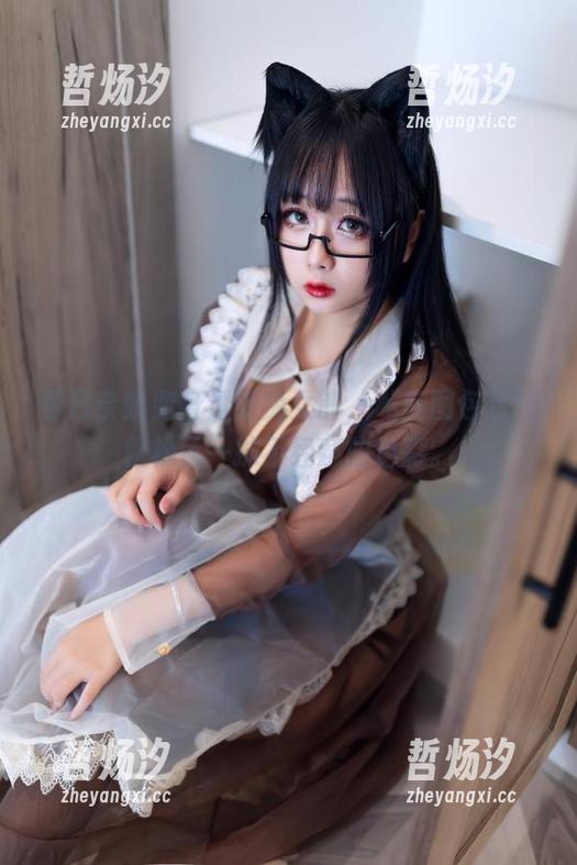 看日奈娇变身透明兔女郎，私房图包轻轻松松添一抹不经意的色彩。