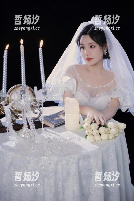 桃暖酱 桃暖酱的婚纱照,让无圣光成了一种风格,图片里的姿势还自带小撩拨呢!