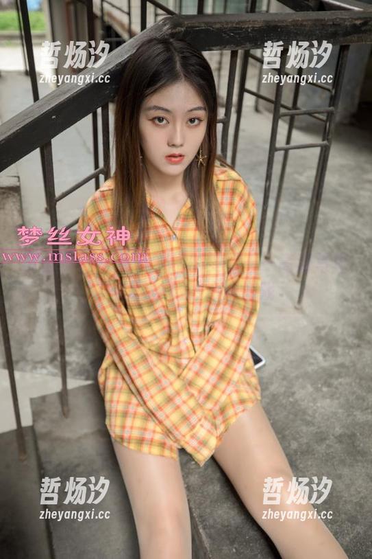 梦丝女神-雯雯 梦丝女神 - 拿下学楼的雯雯——高清写真中的丝袜微妙心理游戏