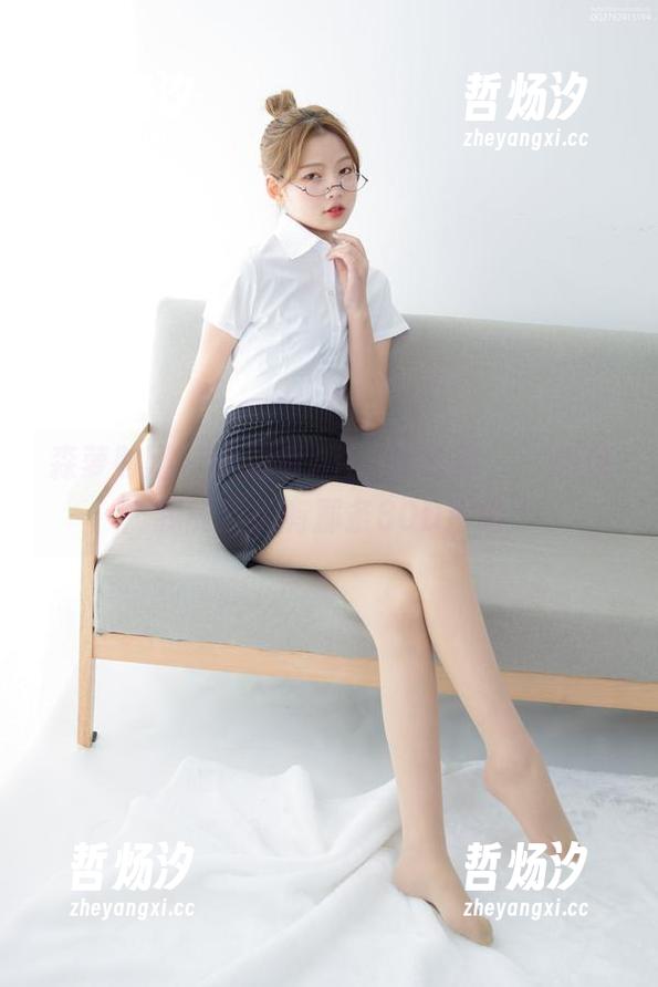 森萝财团-Aika 森萝财团 - 一边看Aika的写真,一边想:我能否拥有那条80D白丝?