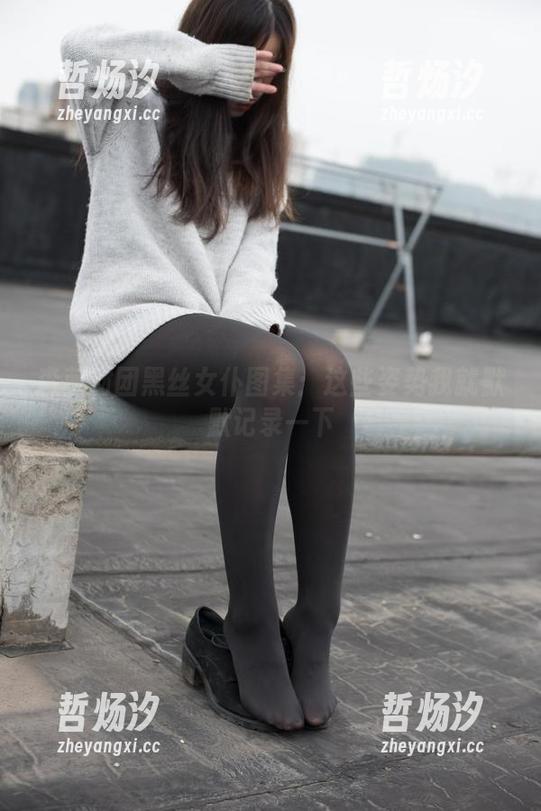 森萝财团 森萝财团黑丝女仆图集:这些姿势我就默默记录一下