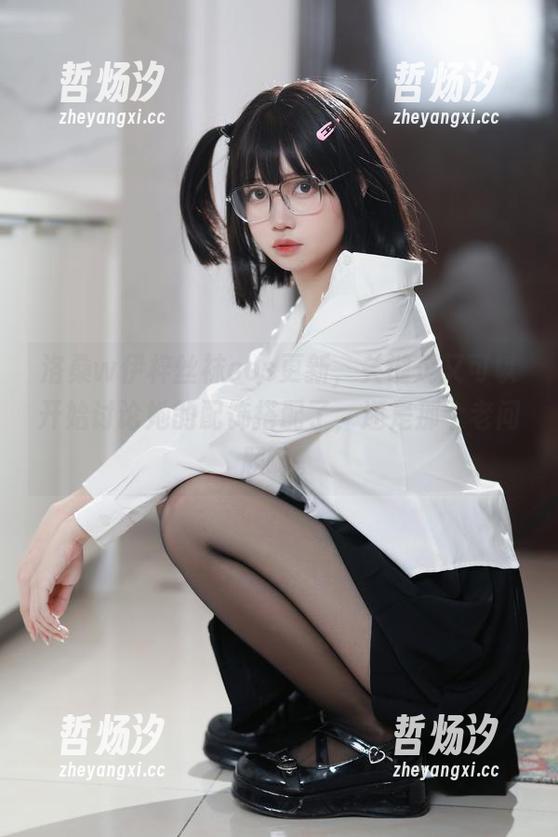 洛桑w伊梓 洛桑w伊梓丝袜cos更新,关键是又可以开始讨论她的配饰搭配了,还是那个老问题啊。
