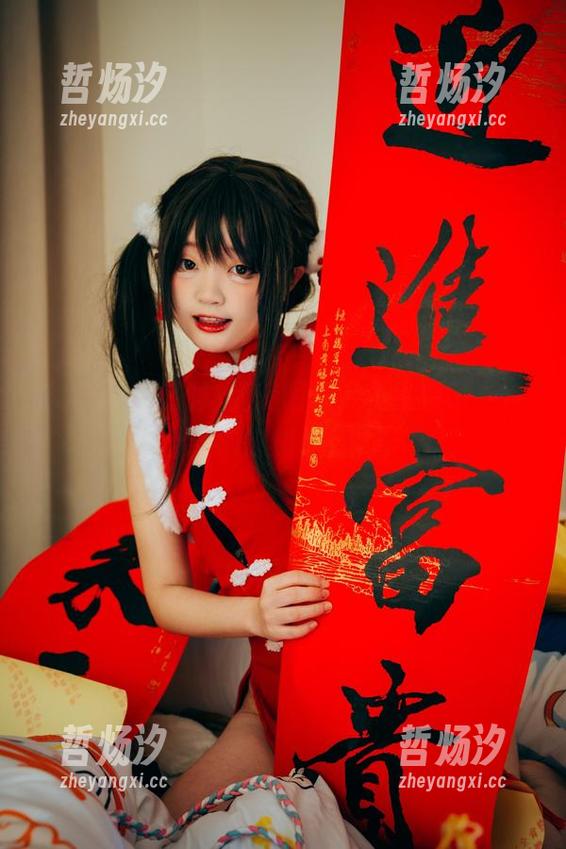 神沢永莉 在神沢永莉的短裙美图里,我发现了一种全新的穿搭履行力。