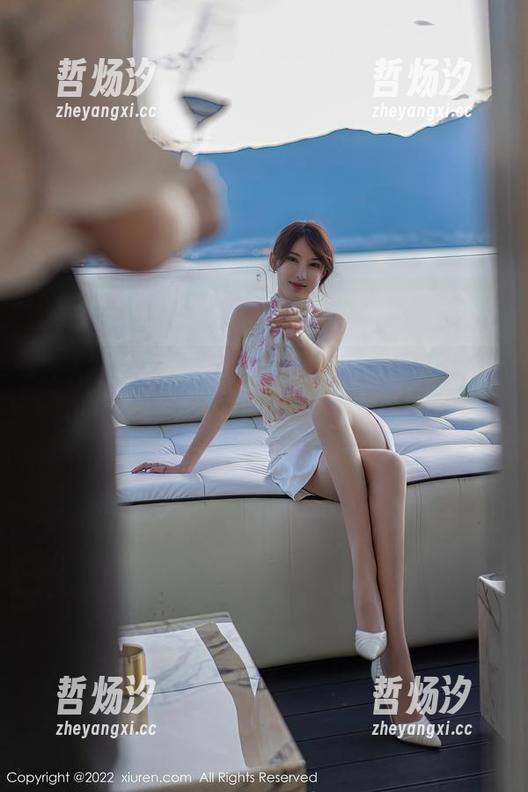 秀人网 - 梦娜Vanessa的写真不是你想象的纯白，连我也忍不住多看了几眼！