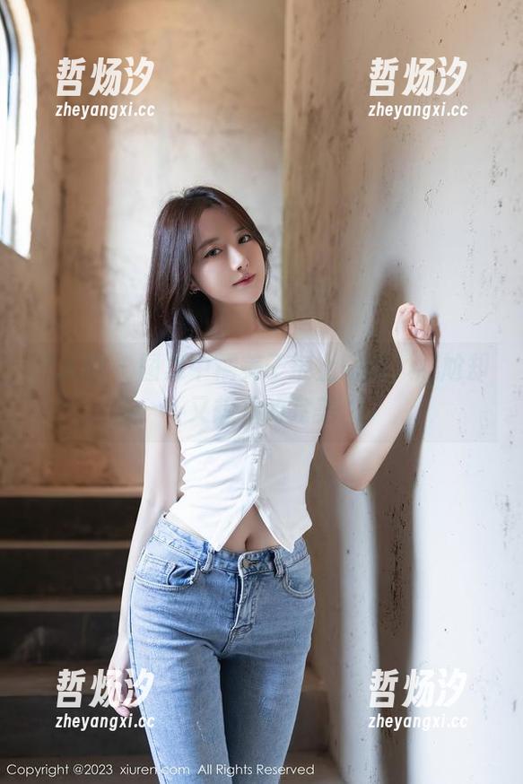 秀人网 - 图集中糯美子披上短裙，尴尬却又想看的完美