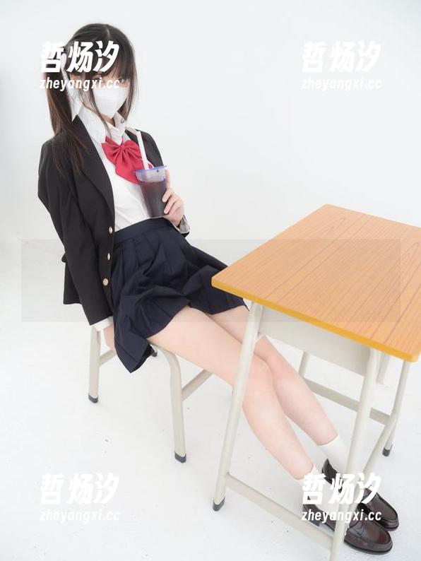 紧急企划 - 小恩的定制女仆写真，谁能抵挡的住这种“打工人”气质呀？