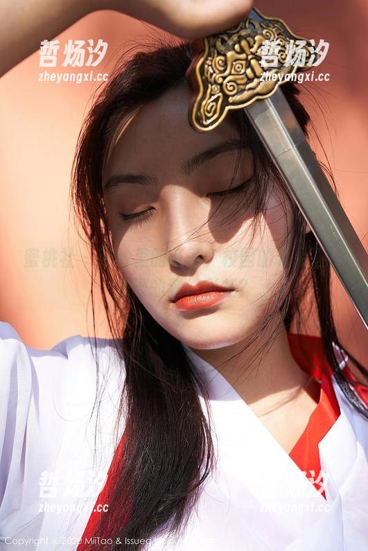 蜜桃社-杏子 蜜桃社 - 照片里的杏子,校园的云朵下,是谁的梦幻彩虹?