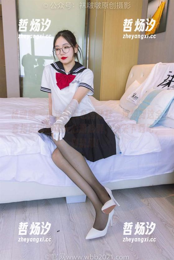 袜啵啵 - 小沫穿黑色运动鞋，没想到这全套搭配也能让人心潮澎湃，快来下载吧，别犹豫！