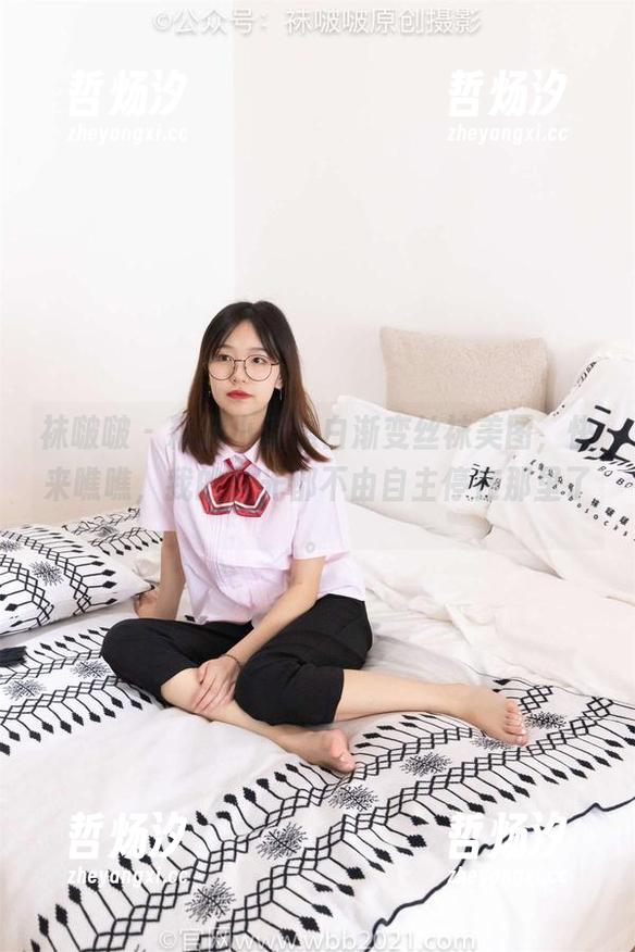 袜啵啵 - 精选小淳黑白渐变丝袜美图，快来瞧瞧，我的目光都不由自主停在那里了。