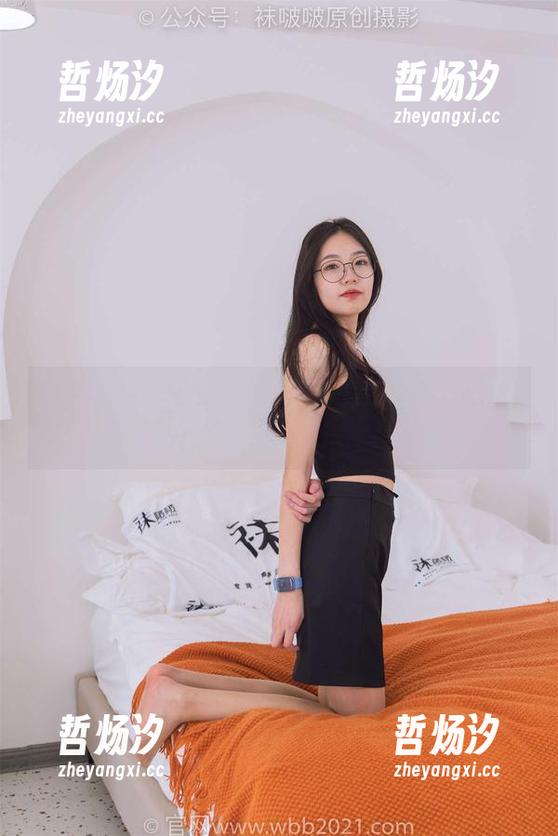 袜啵啵 - 作品反转：苏苏的运动鞋比她本人还耀眼！