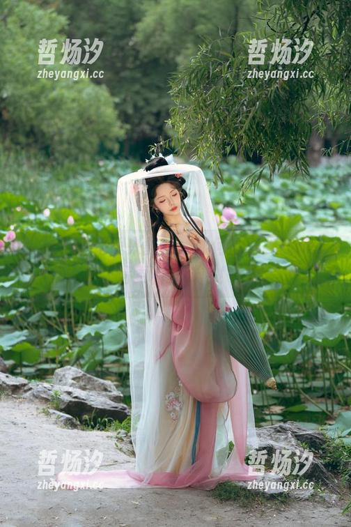 雯妹不讲道理 雯妹不讲道理来教你,如何把小秘书cos得更有‘味’!
