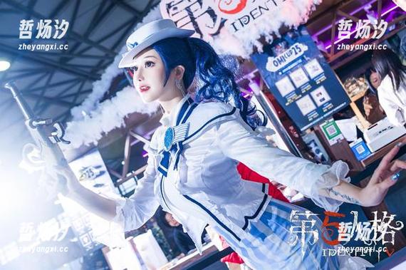 从未见过的壁纸美图：露儿大魔王的内衣“秀”