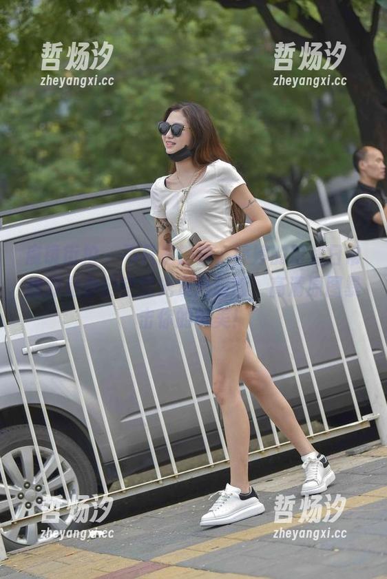 魔镜街拍 - 不只是销售，婷婷的粉裙日常绝对是办公室的光景升级版，高清原图暴击你的审美！