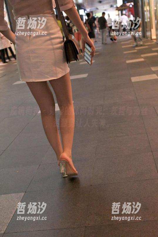 魔镜街拍 - 婷婷的休闲时光：灰裙与薄丝，资源竟让人失神。